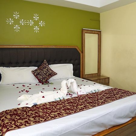 Hotel Vijay Поллачи Экстерьер фото