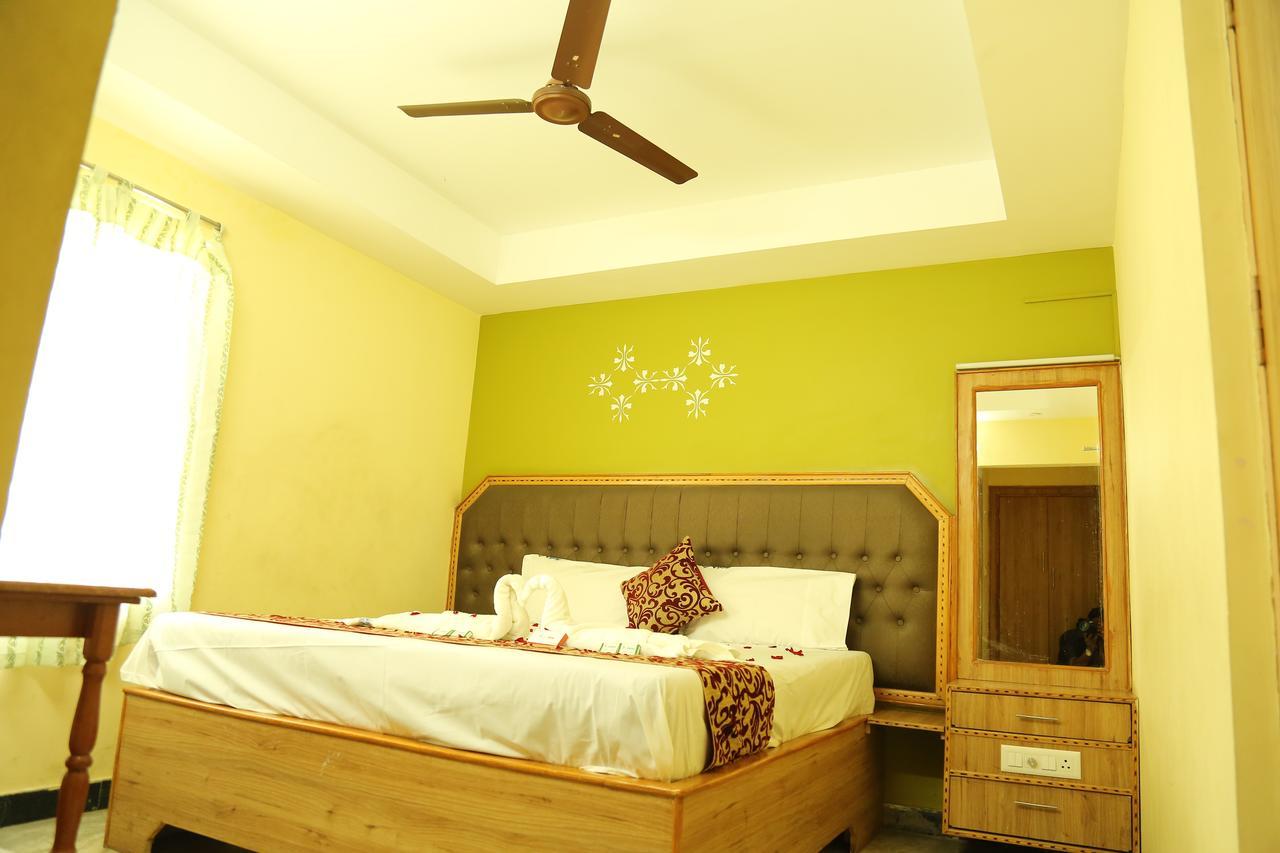 Hotel Vijay Поллачи Экстерьер фото